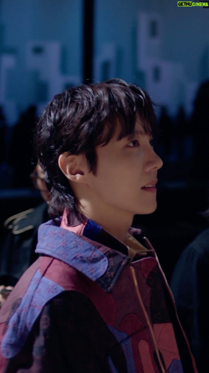 Jung Ho-seok Instagram - Join @uarmyhope in Paris on the day of the #LouisVuitton Men’s Fall-Winter 2023 Show as he gets ready and shares his experience. See more from #LVMenFW23 via link in bio.
