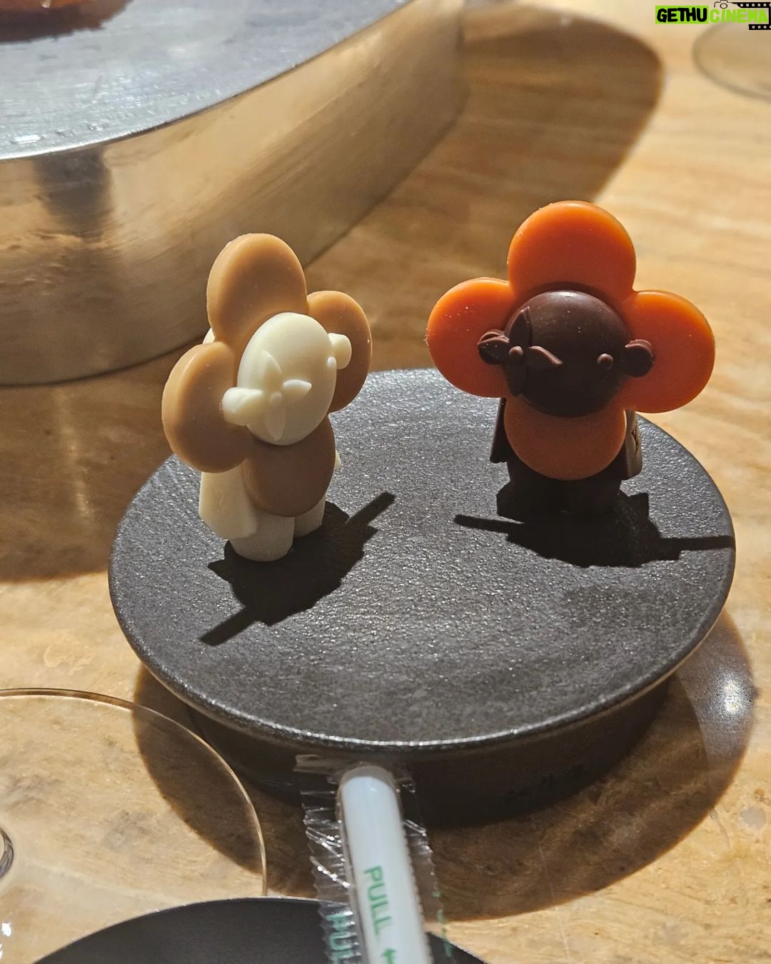 Jung Ho-seok Instagram - 잘 먹었습니다 😋🧡 @louisvuitton