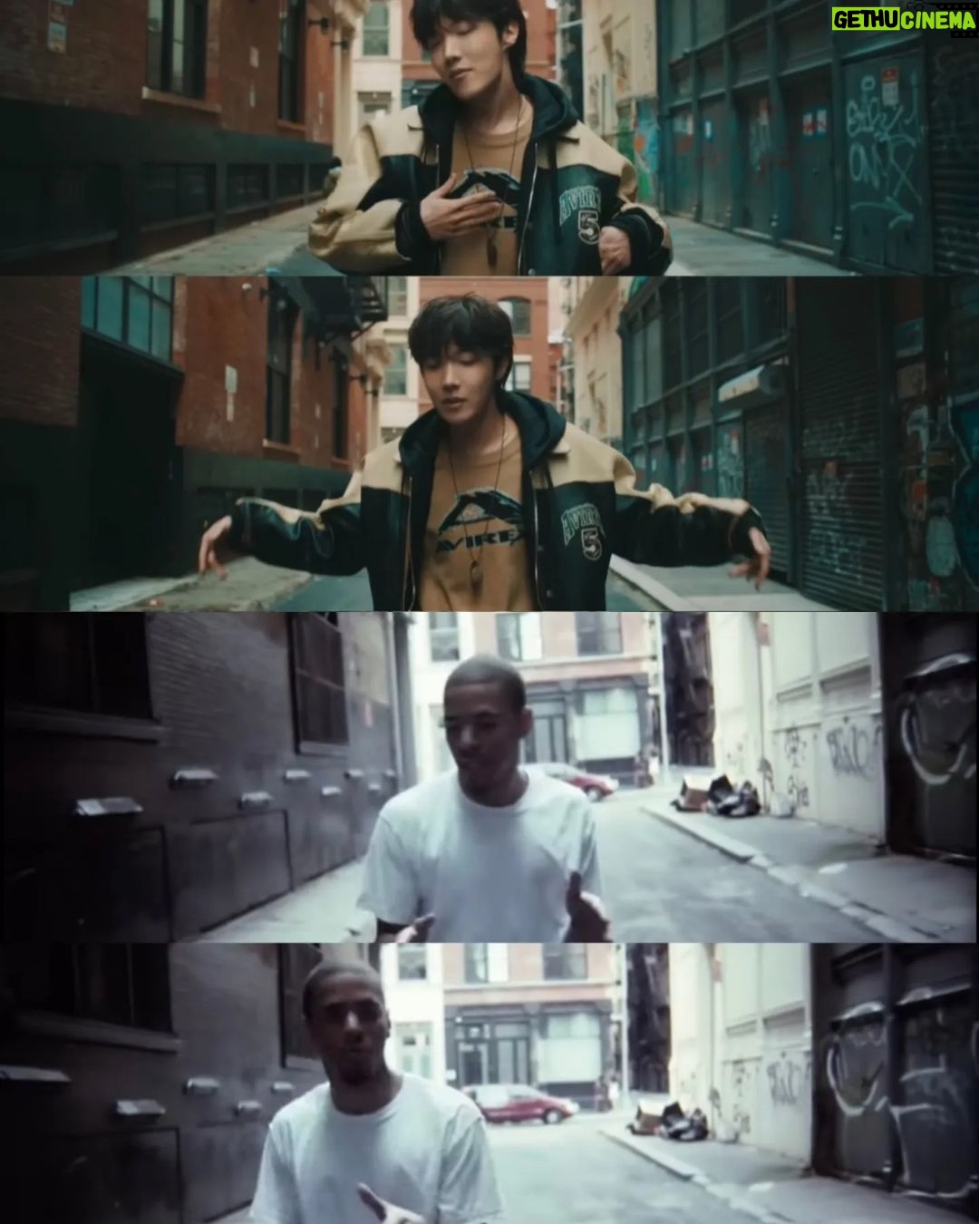 Jung Ho-seok Instagram - I think j-hope is a person made up of a series of little things coming together. Little by little I and we have kept creating and shaping ourselves. Music is the same to me. I studied and created as music ebbed and flowed through me always, everywhere. Along the way, two bits of flint strike with a shower of sparks. The flames feel more intense maybe because this is the part thatโs tough for me, that challenges me. I think all I did these days was relive this process in my mind, over and over again. It still feels like a dream! With it, my belief that the truth prevails always and everywhere keeps getting stronger too. I had fun!! And I was happy!! Because truth more than triumph makes me content, my inner light more than my success. Thank you for listening to a song that means much to me. I love youย !!!! ๐ ์ ์ดํ์ด๋ผ๋ ์ฌ๋์ ์์ ๊ฒ๋ค์ ์ฐ์์ผ๋ก ์ด๋ฃจ์ด์ง ์ฌ๋์ธ ๊ฑฐ ๊ฐ์ต๋๋ค ๋ ์ฐจ๊ทผ์ฐจ๊ทผ, ๋์ ์ฐ๋ฆฌ๋ฅผ ๋ง๋ค์ด๊ฐ๊ธฐ์. ์์
๋ ์ ์๊ฒ ๊ทธ๋ ์ต๋๋ค ์ธ์ ์ด๋์๋ ๋์๊ฒ ์์ฐ์ค๋ฝ๊ฒ ์ค๋ฉฐ๋ค๋ฉฐ ์ฐ๊ตฌํ๊ณ ์ฐฝ์ํ๊ธฐ์. ๊ฒฐ๊ตญ ๋ ๊ฐ์ ๋ถ์ฏ๋์ด ๋ถ์ ๋ถ์
๋๋ค. ์ ์๊ฒ ์ด์ฉ๋ฉด ์ด๋ ต๊ณ ํ๋ ๋ถ๋ถ์ด๊ธฐ์ ๋ ๋จ๊ฒ๊ฒ ๋๊ปด์ง๊ธฐ๋ ํฉ๋๋ค. ๊ทผ๋์ ์ด ๊ณผ์ ๋ง ๊ณ์ ๊ณฑ์น์ด์ ์๊ฐํ๋ ๊ฑฐ ๊ฐ์ต๋๋ค. ์์ง๋ ๊ฟ ๊ฐ๊ฑฐ๋ ์! ์ง์ฌ์ ์ด๋์๋ ํตํ ๊ฒ์ด๋ผ๋ ๋ฏฟ์๋ ๋์ฑ ๋จ๋จํด์ง๊ณ ์๊ธฐ๋ ํฉ๋๋ค. ์ฌ๋ฐ์์ต๋๋ค!! ๊ทธ๋ฆฌ๊ณ ํ๋ณตํ์ต๋๋ค!! ์น๋ฆฌ๋ณด๋จ ์ง์ค์, ์ฑ๊ณต๋ณด๋จ ๋ด ์์ ๋น์ ๋ง์กฑํ๊ธฐ์ ๋ป๊น์ ๊ณก ๋ค์ด์ฃผ์
์ ๊ฐ์ฌ๋๋ฆฌ๊ณ ์ฌ๋ํฉ๋๋ค !!!! ๐