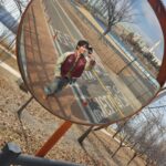 Jung Ho-seok Instagram - I think j-hope is a person made up of a series of little things coming together. Little by little I and we have kept creating and shaping ourselves. Music is the same to me. I studied and created as music ebbed and flowed through me always, everywhere. Along the way, two bits of flint strike with a shower of sparks. The flames feel more intense maybe because this is the part that’s tough for me, that challenges me. I think all I did these days was relive this process in my mind, over and over again. It still feels like a dream! With it, my belief that the truth prevails always and everywhere keeps getting stronger too. I had fun!! And I was happy!! Because truth more than triumph makes me content, my inner light more than my success. Thank you for listening to a song that means much to me. I love you  !!!! 💜 제이홉이라는 사람은 작은 것들의 연속으로 이루어진 사람인 거 같습니다 늘 차근차근, 나와 우리를 만들어갔기에. 음악도 저에게 그렇습니다 언제 어디서든 나에게 자연스럽게 스며들며 연구하고 창작했기에. 결국 두 개의 부싯돌이 불을 붙입니다. 저에겐 어쩌면 어렵고 힘든 부분이기에 더 뜨겁게 느껴지기도 합니다. 근래에 이 과정만 계속 곱씹어서 생각했던 거 같습니다. 아직도 꿈 같거든요! 진심은 어디서든 통할 것이라는 믿음도 더욱 단단해지고 있기도 합니다. 재밌었습니다!! 그리고 행복했습니다!! 승리보단 진실에, 성공보단 내 안의 빛에 만족하기에 뜻깊은 곡 들어주셔서 감사드리고 사랑합니다 !!!! 💜