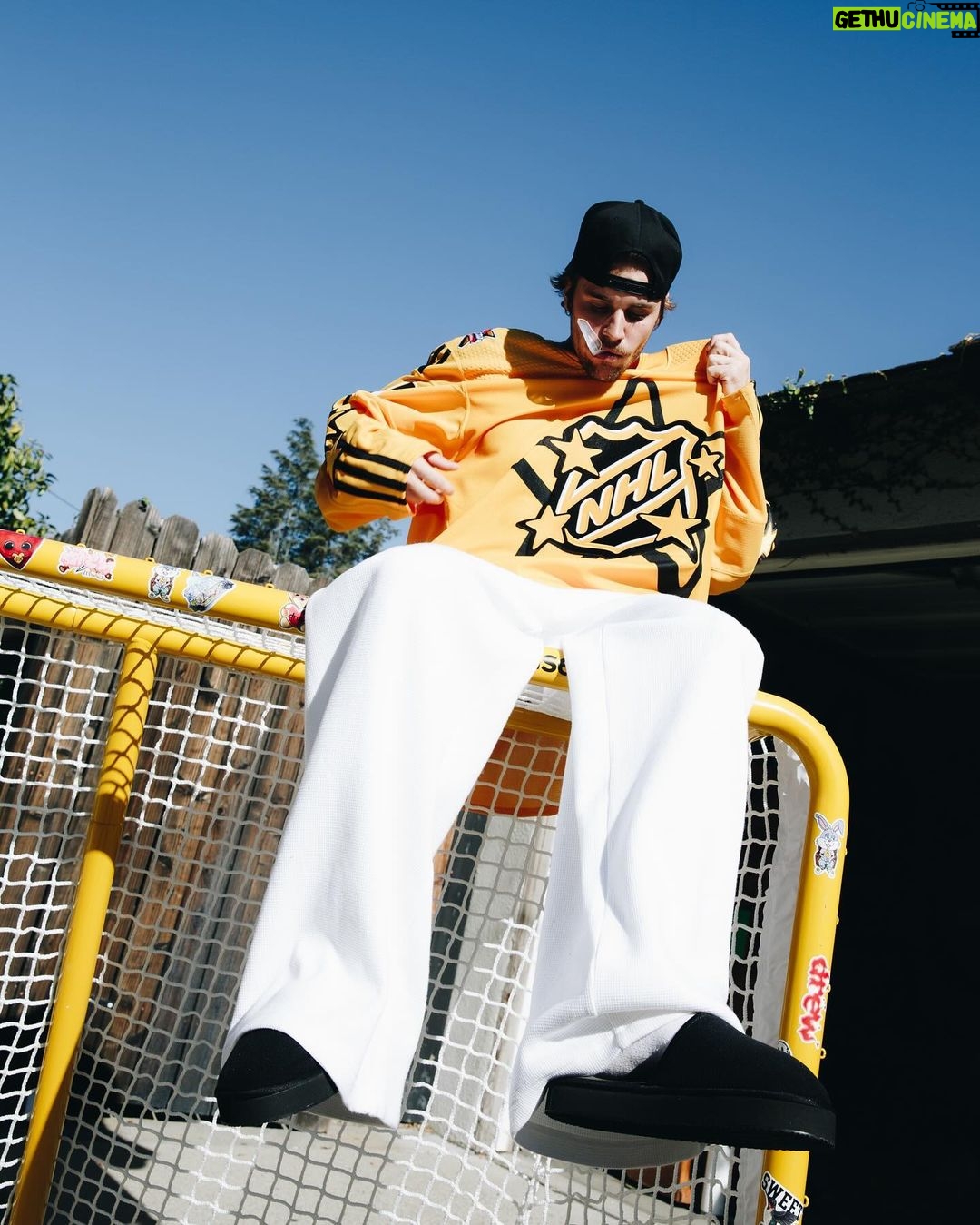 Justin Bieber Instagram - @drewhouse @nhl @adidas @mapleleafs 📷: @tyrellhampton