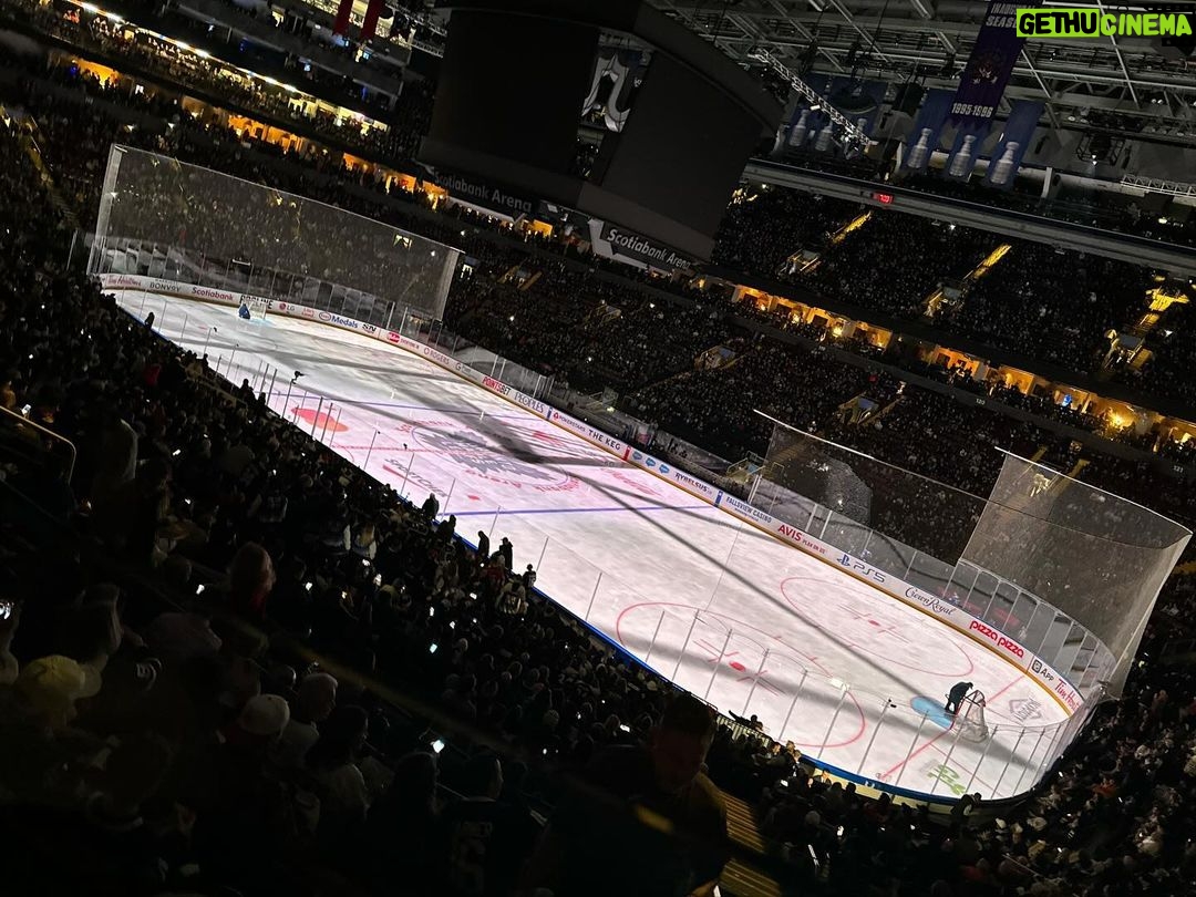 Justin Bieber Instagram - Had fun last night at the next gen game with the @mapleleafs