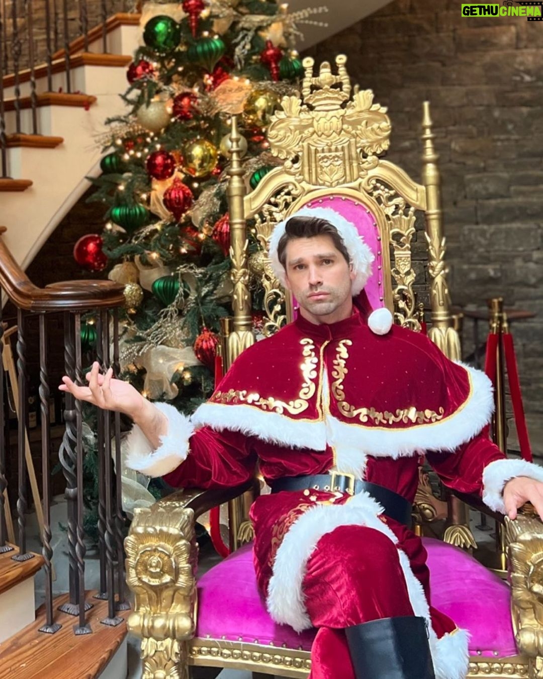 Justin Gaston Instagram - ’Tis the season! I had so much fun working on this and can’t wait for my movie #SantaBootcamp to premiere Saturday, November 19th at 8/7c, only on @lifetimetv! @itsawonderfullifetime #ItsAWonderfulLifetime 🎄