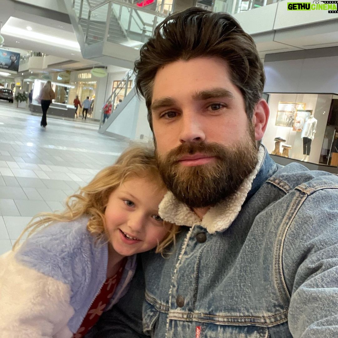 Justin Gaston Instagram - Love you more than anything in the world little girl. Happy 5th Birthday!