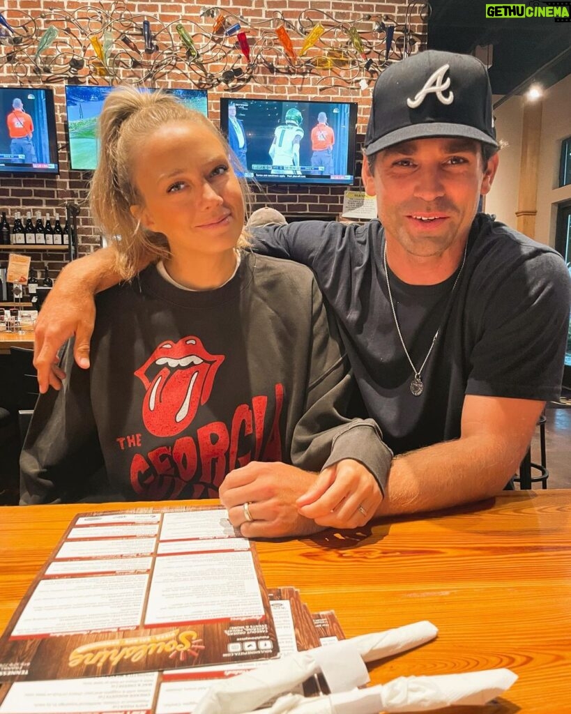 Justin Gaston Instagram - BIG NEWS - got traded to the Braves. Also that’s not true and thirdly, Olivia said we had to smoochie kiss in one of the pictures. So… here you go!