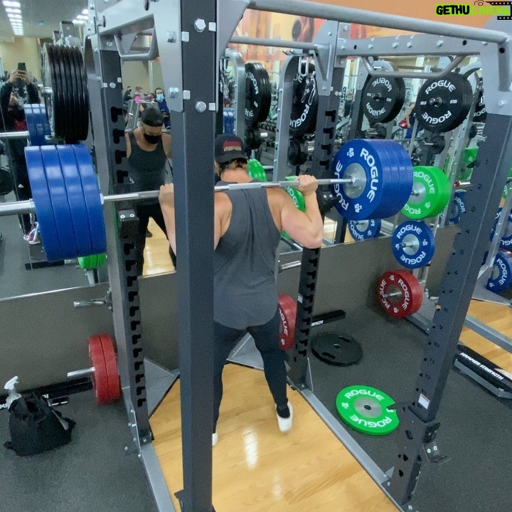 Justin Howell Instagram - 3, 4, 5 club. (1215 total if my math is correct) 😄 . . . #345 #1000lbs LA Fitness