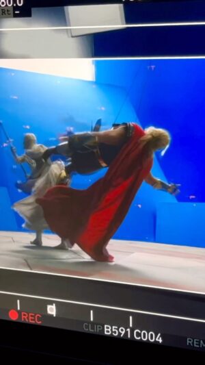 Justin Howell Instagram - Gettin rocked on @thorofficial ❤️+⚡️⁣
.
🗡️ @lonehart_stunts 
.⁣
.⁣
.⁣
.⁣
.⁣
#action #actionfilm #actionmovie #actionmovies #avengers #cinema #comics #loveandthunder #marvel #marvelcinematicuniverse #marvelcomics #marvelmemes #marvelstudios #marveluniverse #mcu #movie #movies #taikawaititi #thor #thorloveandthunder #thorodinson #thorragnarok #tonystark #zeus #stuntman #kino #kinobody