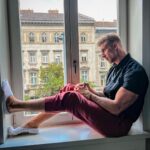 Justin Howell Instagram - Deep thoughts in Budapest. . @aurelia_agel 📸 Auréliaphoto 🤣❤️ .⁣ .⁣ .⁣ .⁣ #budapest #budapestagram #europe #halo2 #haloreach #hungary #kinobody #masterchief #photo #photograph #photographylovers #photograpy #photos #stuntman #stunts #titans #travel #travelblog #travelingram #travelphoto #travelpics #traveltheworld #xbox #couplegoals Budapest, Hungary
