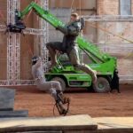 Justin Howell Instagram - Wheee #masterchief .⁣ .⁣ @bchanworld @francois_blackratstunts .⁣ #343industries #action #gamer #halo #kinobody #microsoft #stunt #stuntlife #stuntman #stunts #titans #xbox #foryourpage #instareels #reelsinstagram #motivation #wahoo #schwaps #pow #💥 #117 #stuntlife #setlife #set ＨＡＬＯ