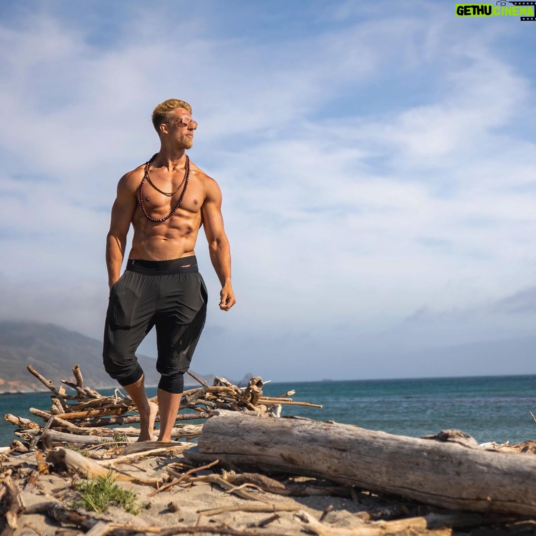Justin Howell Instagram - Looking forward. . New adventure ahead 😉 . @phil.beans @bn3thapparel #bn3th #bn3thapparel . . . #beachvibes #bodybuilder #bigsurcoast #beachbum #california #beach #northerncalifornia #beachlove #unlimitedcalifornia #sandybeach #californiaadventure #californiagirls #bigsurcalifornia #ilovecalifornia #beachphotography #oceansidecalifornia #bigsur #bodybuilding #bodypositivity #instabeach #beachlover #bigsurcaliforniacoast #beachstyle #travel #seattle #sydney Big Sur, California