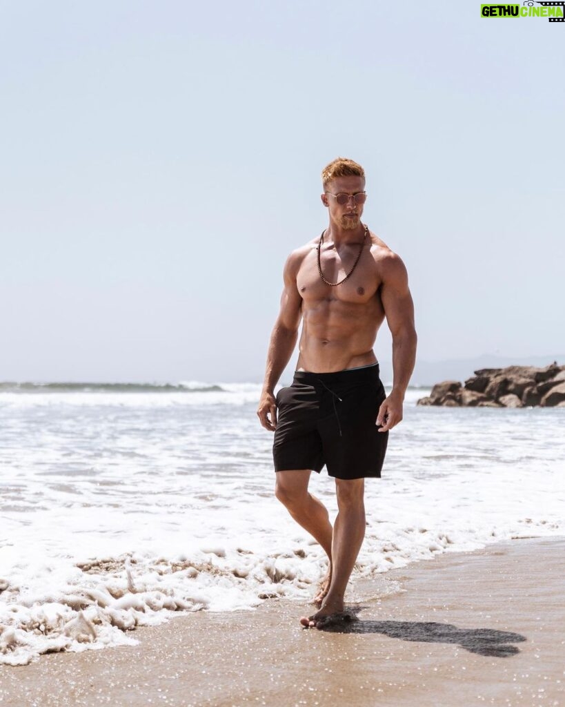 Justin Howell Instagram - I just want beach walks and bonfires at sunset 🔥 .⁣ .⁣ 📸 @phil.beans 🩲 @bn3thapparel .⁣ .⁣ #beachbum #beautifulbeach #beachlove #sandybeach #bestbeaches #beachwear #getthatbodyright #californiadreamin #californialove #naturalbodybuilding #bodyweight #bodybuilderlifestyle #californiacoast #californiadreaming #travelcalifornia #oceanbeach #beachlover #bodygoals #californians #beach #beachpic #beachlife #whitesandybeach #beachlovers #summerbodygoals #bodywash #bodypositivequotes #beachphotography #californialiving #beachbody Venice Beach