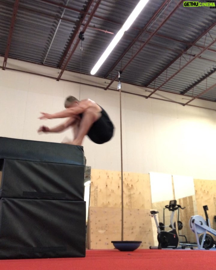 Justin Howell Instagram - 55inches (4β7) Not my record but itβs what I had in me today ππΌ swipe to see my fails process too haha. . Would love to get to 60 some day. On that @mich.todorovic level π . . . . . #kinobody #kinobooty #fitfam #fitspo #fitness #gymtime #gainz #workout #getstrong #getfit #justdoit #youcandoit #bodybuilding #fitspiration #cardio #ripped #gym #crossfit #beachbody #exercise #weighttraining #shredded #aesthetic #squad #cleaneating #eatclean Gotham City