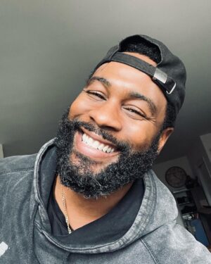 Justin Marcel McManus Instagram - Who tryin to take me to dinner? Ayyyyyoooo BING BONG!‼️
.
#whatsgood #nyc #bingbong #beardgang