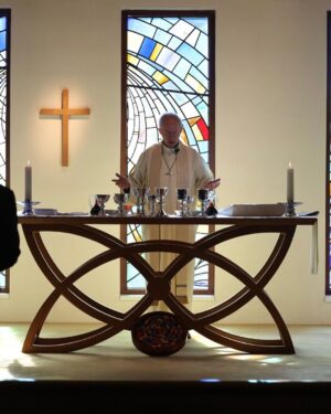 Justin Welby Instagram - The Church is the body of Christ - we belong to one another and share each others’ burdens. 

As we gathered to worship at St Wilfrid’s in @CofEPortsmouth this morning, we remembered our brothers and sisters in the Holy Land, and prayed for all God’s children caught up in war.