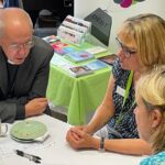 Justin Welby Instagram - In churches around the country, Christians Against Poverty help people to break free from debt and transform their lives. Very grateful to spend time meeting volunteers and people supported by @capuk_org at Market Drayton Methodist Church today. It’s an honour to serve as their patron.