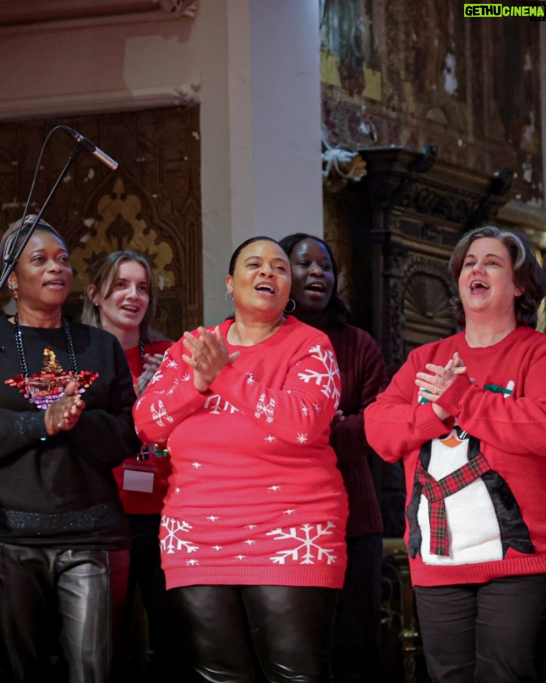 Justin Welby Instagram - It was good to visit @stmellitus on Monday as part of their end of term celebration, and to encourage students and staff that they are never without hope. I pray that God will guide them through their continued studies, and that when times are tough, they will be able to lean on God and each other. Photo credit: @stmellitus