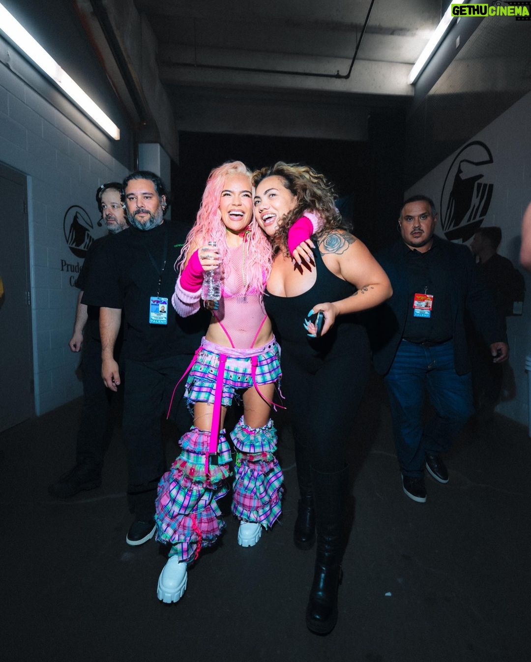 KAROL G Instagram - Hay un montón de sueños cumplidos en estas 10 fotos 🤍🤍🤍✨ QUE NOCHE!!!! VMAs