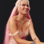 KAROL G Instagram - Ayer te vi … Solita Esa carita Bonita Diablo, Que mamasita! 🎀🌷💭🧸✨🧠 Cosita Linda