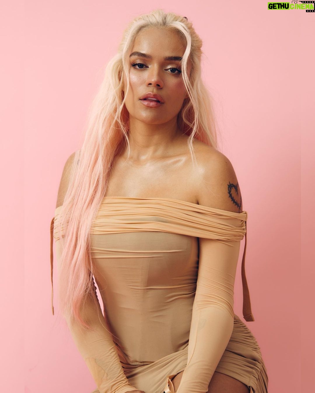 KAROL G Instagram - Ayer te vi β¦ Solita Esa carita Bonita Diablo, Que mamasita! ππ·ππ§Έβ¨π§ Cosita Linda