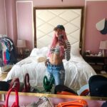 KAROL G Instagram - La babysita está readY para los VMAs 😈😈😈 MAMIII @parrisgoebel
