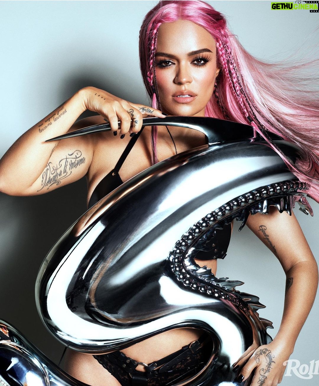 KAROL G Instagram - Hoy en la portada de @Rollingstone 🖤 Uno más de mi bucket List 🥹✨🌌 Photographer @domenvandevelde Writer @jabladora Creative Director @Joe_Hutchinson Director of Photography & Deputy Creative Director @emma.v.reeves Senior Editor @julyssa_raquel Styling @nicolaformichetti