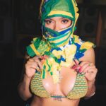 KAROL G Instagram - Puedo decir que éste probablemente es uno de los proyectos de este año que más me emociona 🤍✨ Amé esta canción desde el primer momento que la escuche y no me aguanté pedir participar en el Remix 🤍 Ansiosa de cantarla y bailarla con toda mi familia de Brasil !!!! @dennisdj @kevinochris @maluma TA ÓK REMIX 🔥 MAÑANA 8PM EST