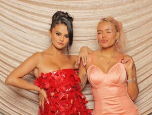 KAROL G Instagram - 🎂🎇✨ @selenagomez