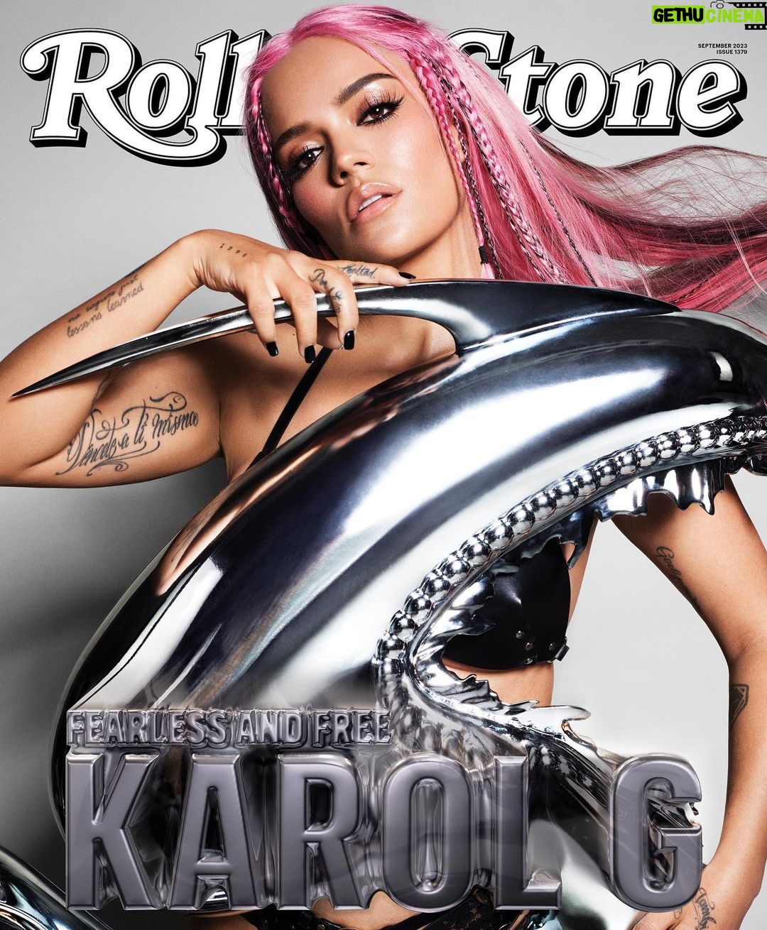 KAROL G Instagram - Hoy en la portada de @Rollingstone 🖤 Uno más de mi bucket List 🥹✨🌌 Photographer @domenvandevelde Writer @jabladora Creative Director @Joe_Hutchinson Director of Photography & Deputy Creative Director @emma.v.reeves Senior Editor @julyssa_raquel Styling @nicolaformichetti