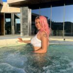 KAROL G Instagram - Para ti esta florecita 🌷 y para mi, este atardecer 🌅 Carolina, Puerto Rico