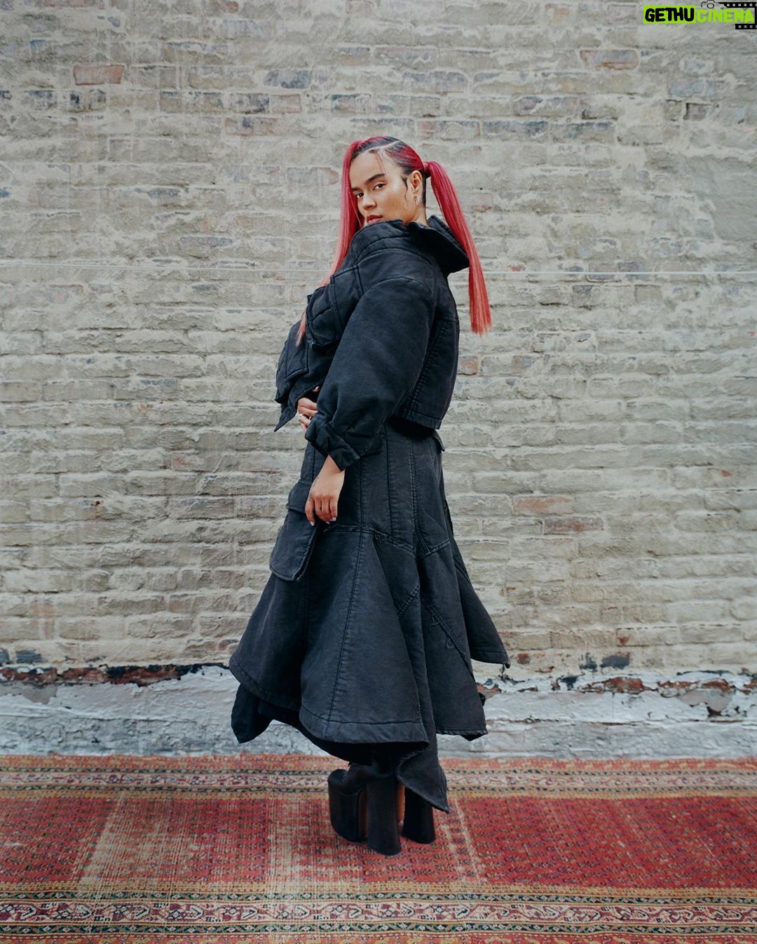 KAROL G Instagram - Miren las fotos tan lindas que me hicieron para W magazine β¨π€ Gracias @wmag por invitarme a compartir los logros de mi carrera. Photography: @philipdanielducasse Styling: @aaalliata Writer: @elitewaste Hair: @joeygeorge Makeup: @michaelabosch Manicure: @honeynailz