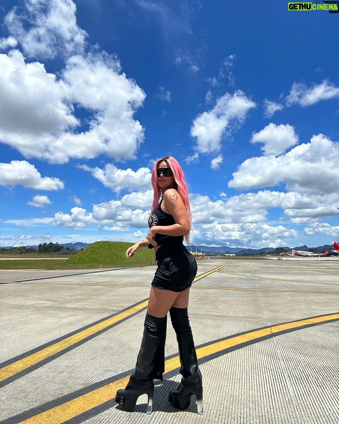 KAROL G - 7.9 Million Likes - La tía Sexy 🖤🧸🌸