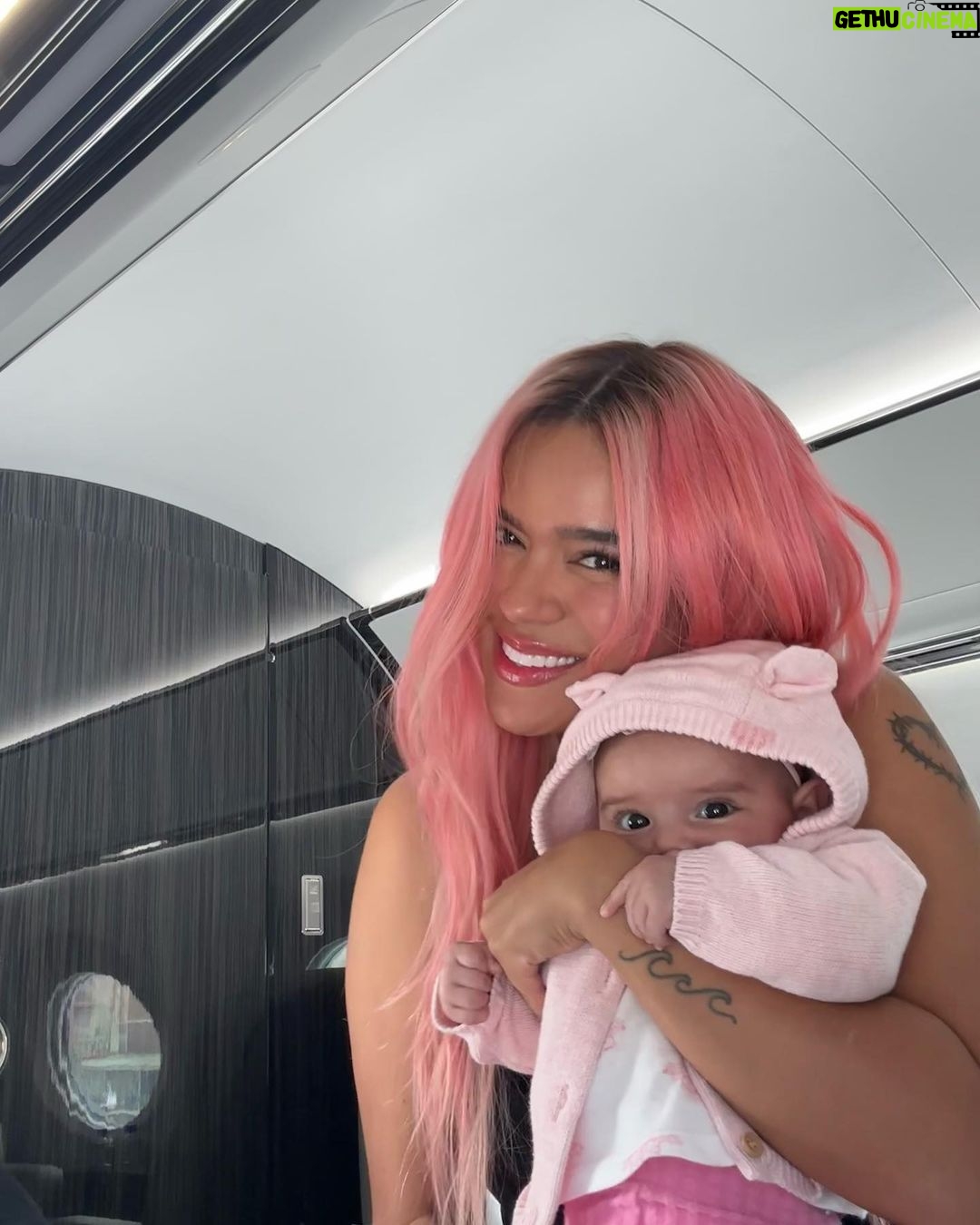 KAROL G - 7.9 Million Likes - La tía Sexy 🖤🧸🌸