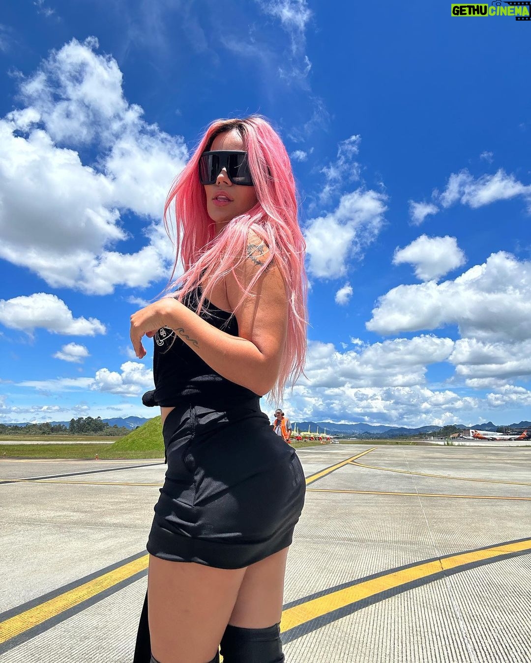 KAROL G - 7.9 Million Likes - La tía Sexy 🖤🧸🌸