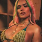 KAROL G Instagram - Puedo decir que éste probablemente es uno de los proyectos de este año que más me emociona 🤍✨ Amé esta canción desde el primer momento que la escuche y no me aguanté pedir participar en el Remix 🤍 Ansiosa de cantarla y bailarla con toda mi familia de Brasil !!!! @dennisdj @kevinochris @maluma TA ÓK REMIX 🔥 MAÑANA 8PM EST