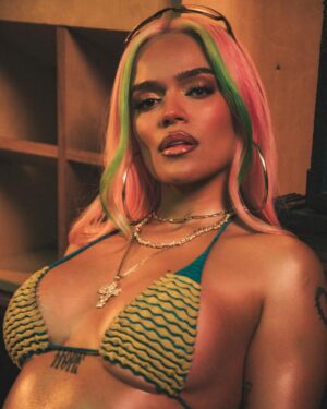 KAROL G Instagram - Puedo decir que éste probablemente es uno de los proyectos de este año que más me emociona 🤍✨ Amé esta canción desde el primer momento que la escuche y no me aguanté pedir participar en el Remix 🤍 Ansiosa de cantarla y bailarla con toda mi familia de Brasil !!!! @dennisdj @kevinochris @maluma TA ÓK REMIX 🔥 MAÑANA 8PM EST