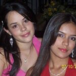 KAROL G Instagram – Alguien encontró mi Facebook de cuando estaba en el colegio que no yo me acordaba que existía y empezó a compartir las fotos jaja QuE ChImBaAAa (Así escribía en el Facebook 😂) El verdadero TBT 🐥🐥🐥🐥❤️‍🩹