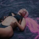 KAROL G Instagram - … este Tour no sería lo mismo sin el final de esta historia 🖤 MAÑANA SERÁ BONITO 🦈 BICHOTA SEASON ✨ 11 de Agosto // PRE SAVE LINK EN BIO 🎀🎀🎀 GET READY