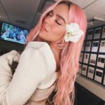 KAROL G Instagram – 🌸🌸🌸🕊️ que linda 🥹
