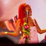 KAROL G Instagram - 3 noches, 3 estadios, 3 SOLD OUTS y EL AMOR MÁS PROFUNDO QUE HAYA SENTIDO x PARTE DE USTEDES DESDE QUE SALIÓ ESTE ÚLTIMO ÁLBUM 🌸 Cantamos como si no hubiera un mañana o tal vez cantamos así porque sabemos que el mañana siempre va a ser bonito ☀️🦋🍄🌵💖🌴🌊 PUERTO RICO TAS LUCÍOOOO ♥️♥️♥️ Me sentí como en casa y tanto yo como mi país 🇨🇴 siempre vamos a estar agradecidos por ese amor tan incondicional !!! LOS AMO COMO UN PUTASSSSS PUÑETAAAAA 🇵🇷 parada en ese escenario gozándome la vida con ustedes me hizo pensar que hubiera sido increíble llevar este set , este escenario y estas canciones por todo el mundo 💭✨✨✨✨ hoy igual soy feliz porque ustedes están disfrutando este álbum con el alma, la misma que le pusimos cuando lo lo creamos! GRACIAS A TODOS y que se repita pues !!!!!! Los amooooOOooo💟 Estadio Hiram Bithorn, San Juan, PR
