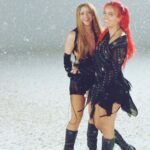 KAROL G Instagram - Como empezó todo … cómo va 🖤 No hay palabras que describan este momento. Mi primera canción número uno global la comparto con ella @shakira y ella sabe lo honrada que me siento❤️‍🔥TQG❤️‍🔥 Número uno Global !!!!!!! GRACIASSSSsss a Todos por el amor infinito !!! 🇨🇴✨✨✨✨