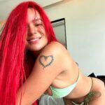 KAROL G Instagram - La babysita es Acuario 🧜🏽‍♀️ 32 Añitos 🌺🌺🌺