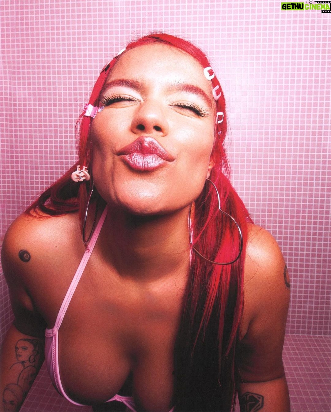 KAROL G Instagram - X si Volvemos πΈπΈπΈππππππππππΈπΈπΈπππππππ§ π§ π§ ππππππππΈπΈπΈπΈπΈποΈ