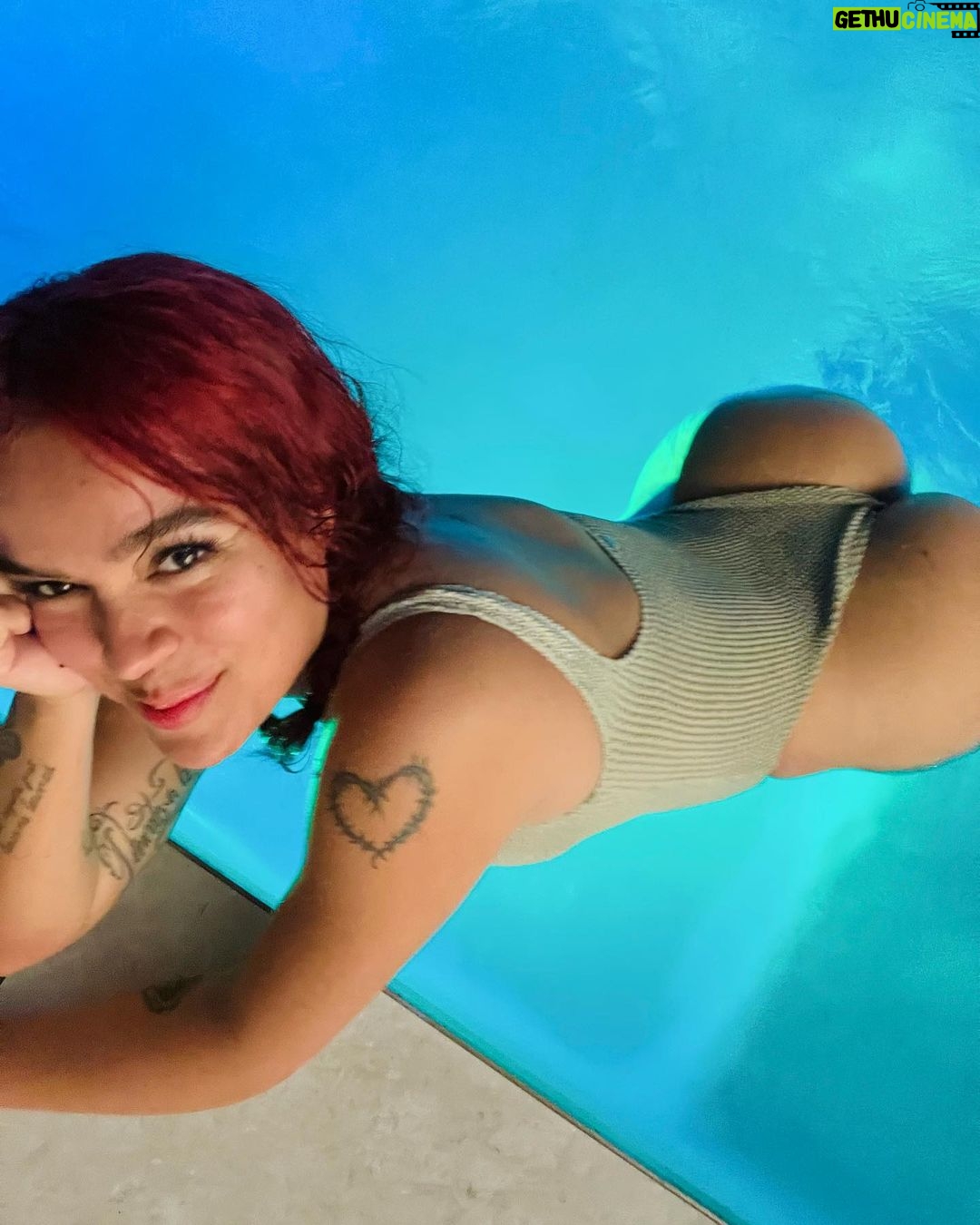 KAROL G Instagram - Juré que no me iba a coger de ningún culito … y aquí me tiene hablándote bonito 💦💦💦💦💦💦💦💦💦💦 13