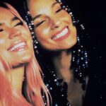 KAROL G Instagram - La vida no para de sorprenderme … Cada día me convenzo mas de que esos 13 años de creer, de soñar y de trabajar, entre un video y otro, VALIERON TODA LA PENA!! Cada lágrima y cada celebración! 🖤 cantar canciones de ella en videos para YouTube pudo haber sido lo único que nos conectara pero Diosito es así de lindo y pues, ahí está, Alicia Keys y Karol G en el mismo escenario! @aliciakeys Gracias reina por este momento y por compartir conmigo una de las canciones más icónicas de tu carrera en mi amado país ♾️✨🇨🇴 Pdta: This Girl is On Fire 🔥🔥🔥 Colombia Tierra Querida