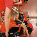 KAROL G Instagram - Ayer me invitaron a conocer la factoría de ferrari en Italia 🇮🇹 y a correr Fórmula 1 con el actual campeón en Silverstone @carlossainz55 🥺✨ Gracias @ferrari y @missionwinnow por la invitación 🖤❤️🖤❤️🖤 Real , una de las mejores experiencias de mi vida !!!!!!!!!!!!!! ⛽️🚧⛽️ Ferrari Factory Maranello,Italy