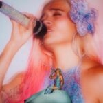 KAROL G Instagram – Acabo de cumplir el sueño más grande de mi vida: Hacer historia en mi propia casa colombia TE AMO!!!! 🌈☀️✨🇨🇴 Estadio Atanasio Girardot