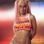 KAROL G Instagram - Karol y Kaliuchis … La combi perfecta pa olvidarse de ese Mal 🦂✨ LABIOS MORDIDOS 👄💦 HOY! Junto a @kaliuchis 🥵 mamiiii NO ESTOY SOPORTANDOooo 💅💅💅 LINK EN BIO