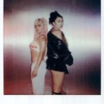 KAROL G Instagram – Karol y Kaliuchis … La combi perfecta pa olvidarse de ese Mal 🦂✨
LABIOS MORDIDOS 👄💦 HOY! Junto a @kaliuchis 🥵 mamiiii NO ESTOY SOPORTANDOooo 💅💅💅 LINK EN BIO
