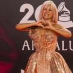 KAROL G Instagram - AOTY 🥹✨ NO PUEDO CREER QUE TENEMOS EL ÁLBUM DEL AÑO y otros dos Grammys Más ✨🌹 Nadie nunca en realidad sabrá cuánto significa este álbum para mi, el trabajo y el amor que hay detrás de su creación y las cosas tan lindas que le ha traído a mi vida y a mi corazón … Definitivamente mi Mañana ha sido MUY bonitooo🌈🤍 Gracias Dios y GRACiassS a todos por tanto amor hpppp Salud 😩🥂!!!!!!