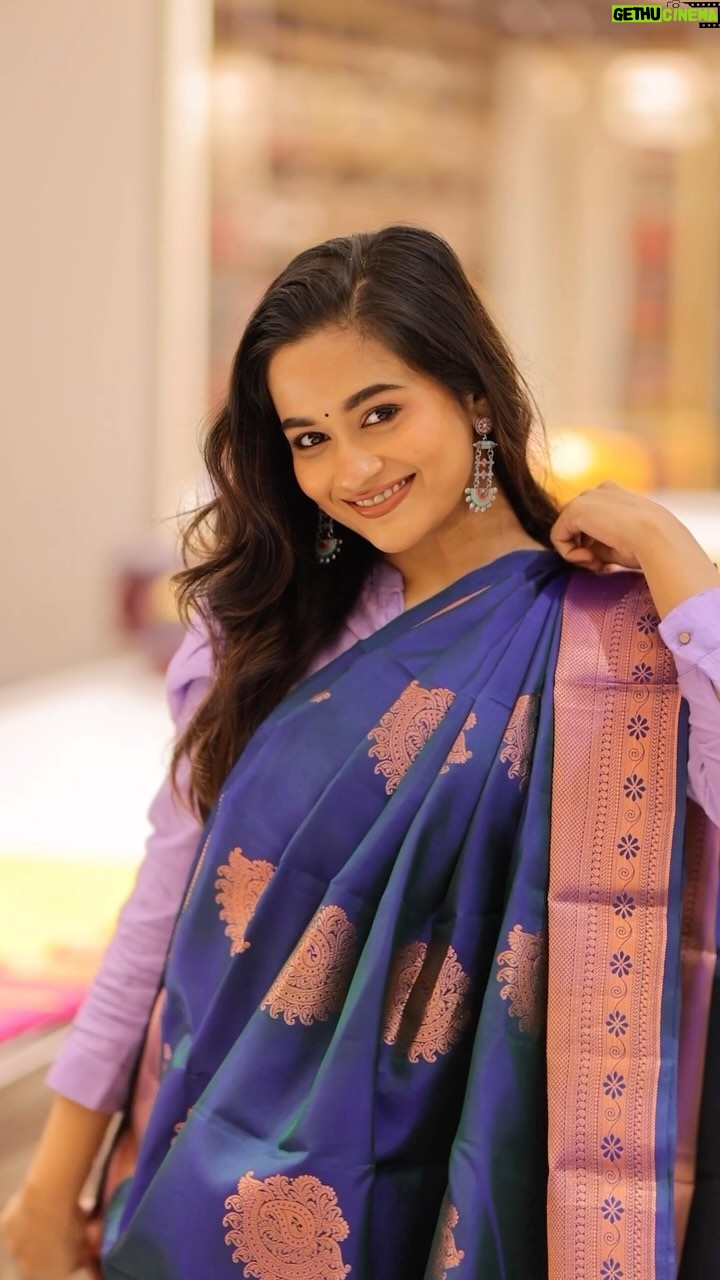 Kaavya Arivumani Instagram - “Jeyachandran brings you the best of tradition and style with a stunning selection of Kancheepuram silk sarees and contemporary saree designs.” 📍 Jeyachandran - T-Nagar, Pallikaranai And Tambaram Shop Online @ www.jeyachandran.com #sarees#tradition#pongalcollection#shopping#instagram